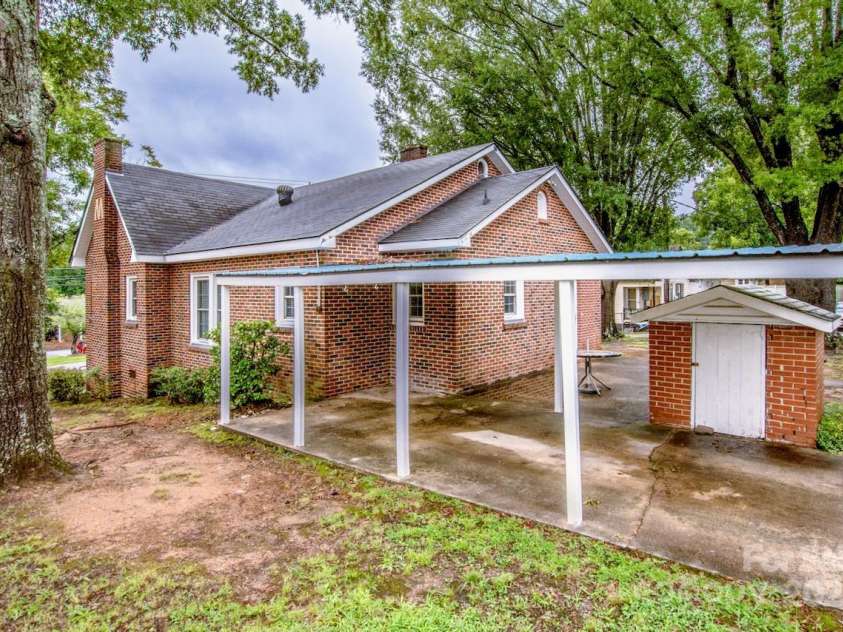 1302 A Street, Kannapolis, NC 28081.  MLS# CAR4291773, YatesRealty ID 33072. Carport