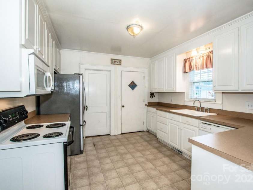 1302 A Street, Kannapolis, NC 28081.  MLS# CAR4291773, YatesRealty ID 33072. Kitchen