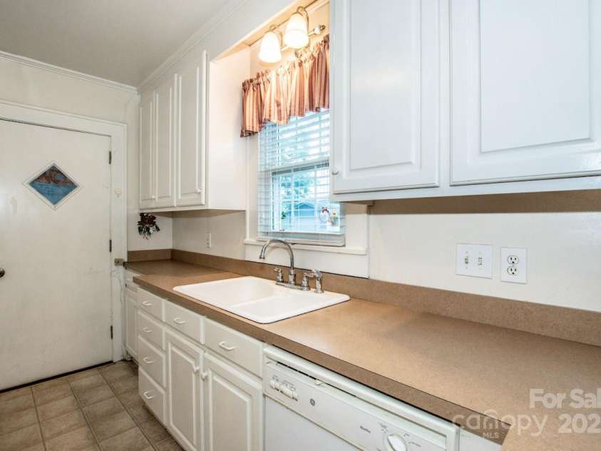 1302 A Street, Kannapolis, NC 28081.  MLS# CAR4291773, YatesRealty ID 33072. Kitchen