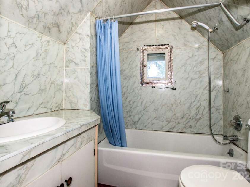 1302 A Street, Kannapolis, NC 28081.  MLS# CAR4291773, YatesRealty ID 33072. Upstairs Bathroom