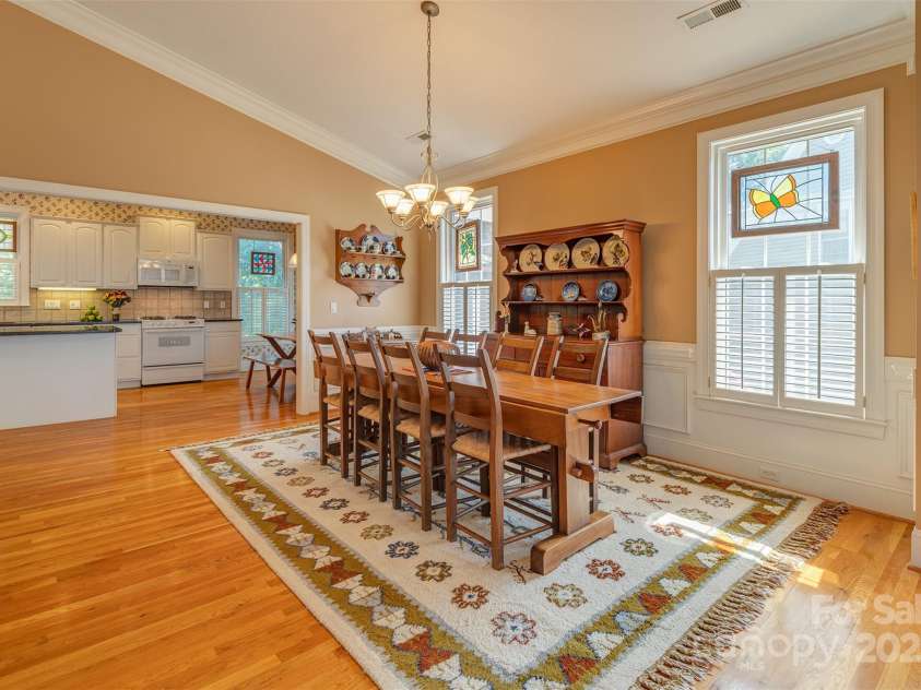 25 Flowering Cherry Drive, Asheville, NC 28805.  MLS# CAR4289306, YatesRealty ID 33073. 