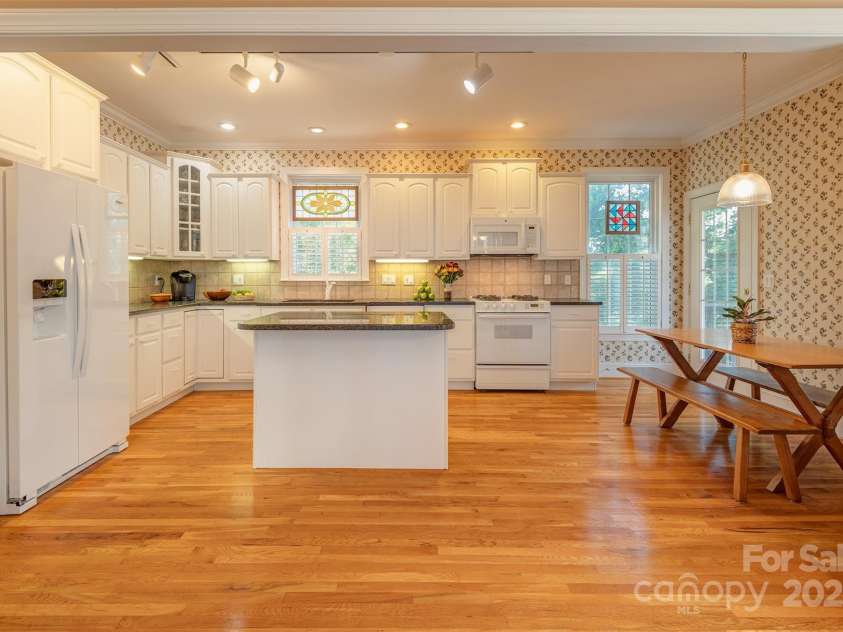 25 Flowering Cherry Drive, Asheville, NC 28805.  MLS# CAR4289306, YatesRealty ID 33073. 