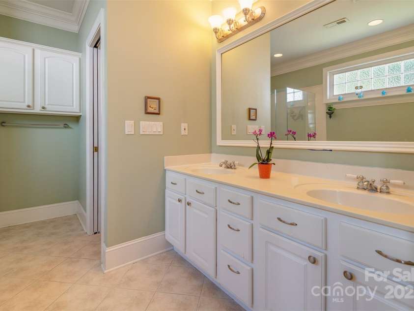 25 Flowering Cherry Drive, Asheville, NC 28805.  MLS# CAR4289306, YatesRealty ID 33073. 