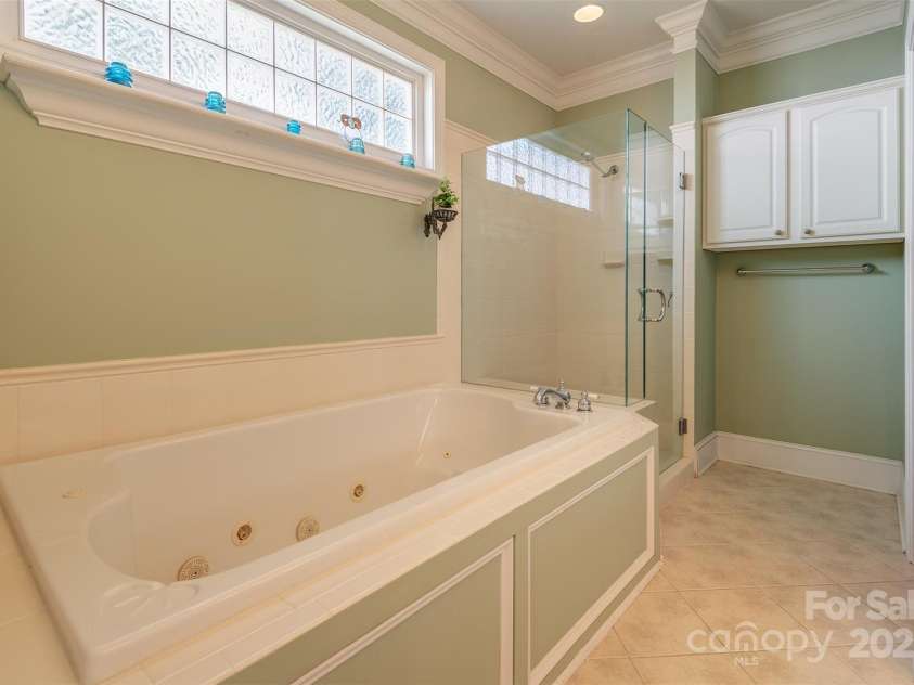 25 Flowering Cherry Drive, Asheville, NC 28805.  MLS# CAR4289306, YatesRealty ID 33073. 