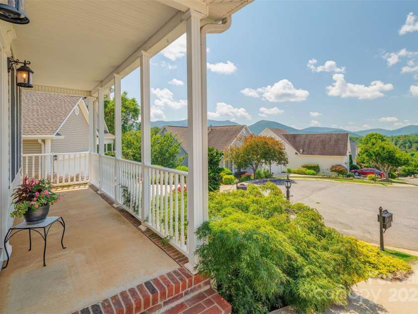 25 Flowering Cherry Drive, Asheville, NC 28805.  MLS# CAR4289306, YatesRealty ID 33073. 