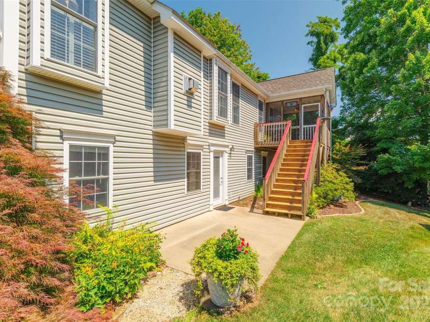 25 Flowering Cherry Drive, Asheville, NC 28805.  MLS# CAR4289306, YatesRealty ID 33073. 