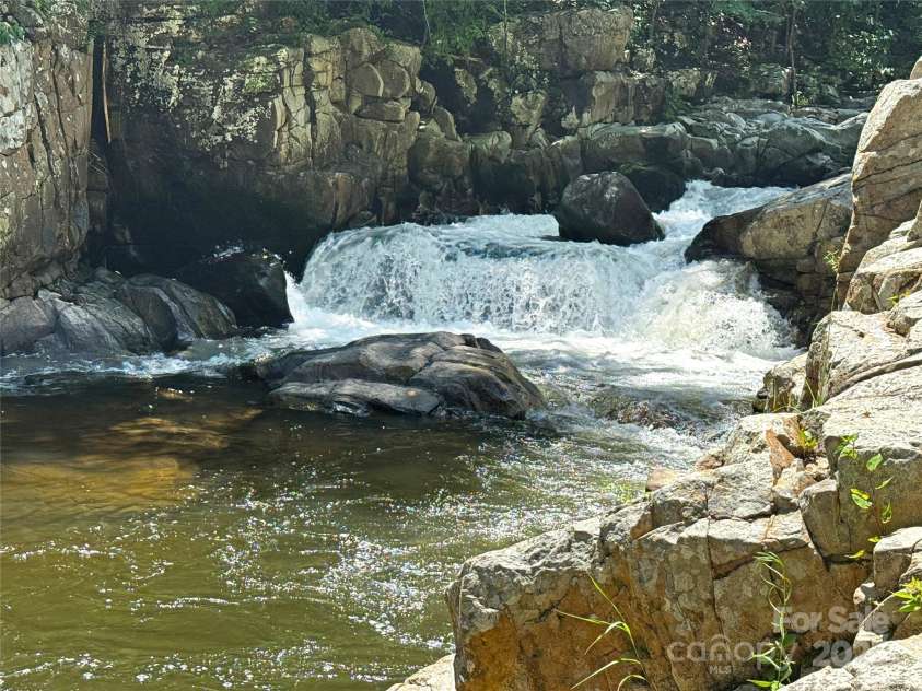 257 Henderson Drive, Hot Springs, NC 28743.  MLS# CAR4281408, YatesRealty ID 33075. 