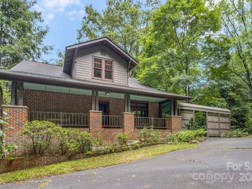 257 Henderson Drive, Hot Springs, NC 28743.  MLS# CAR4281408, YatesRealty ID 33075. 