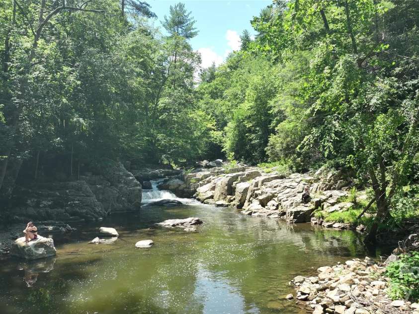 257 Henderson Drive, Hot Springs, NC 28743.  MLS# CAR4281408, YatesRealty ID 33075. 