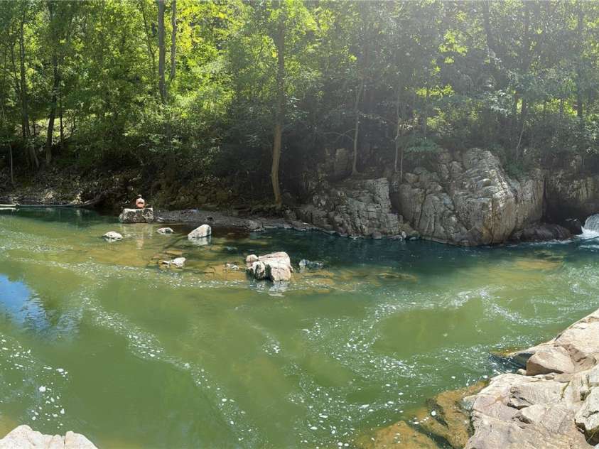 257 Henderson Drive, Hot Springs, NC 28743.  MLS# CAR4281408, YatesRealty ID 33075. 