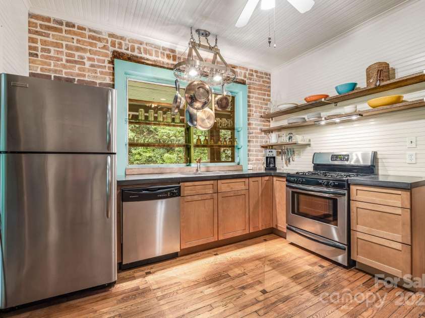 257 Henderson Drive, Hot Springs, NC 28743.  MLS# CAR4281408, YatesRealty ID 33075. 