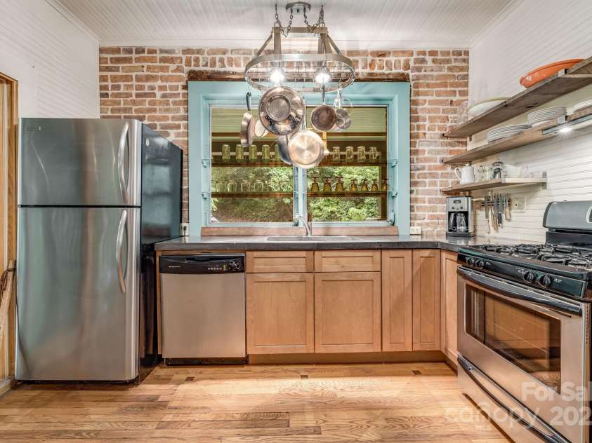 257 Henderson Drive, Hot Springs, NC 28743.  MLS# CAR4281408, YatesRealty ID 33075. 