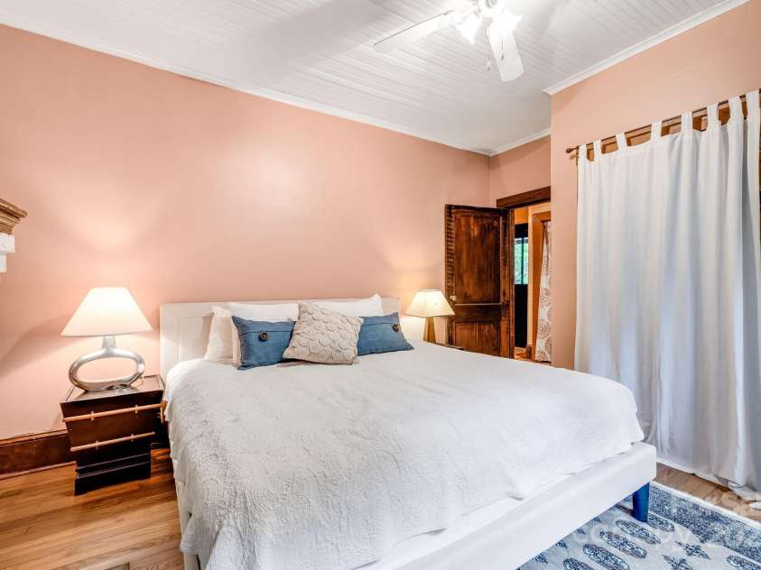 257 Henderson Drive, Hot Springs, NC 28743.  MLS# CAR4281408, YatesRealty ID 33075. 