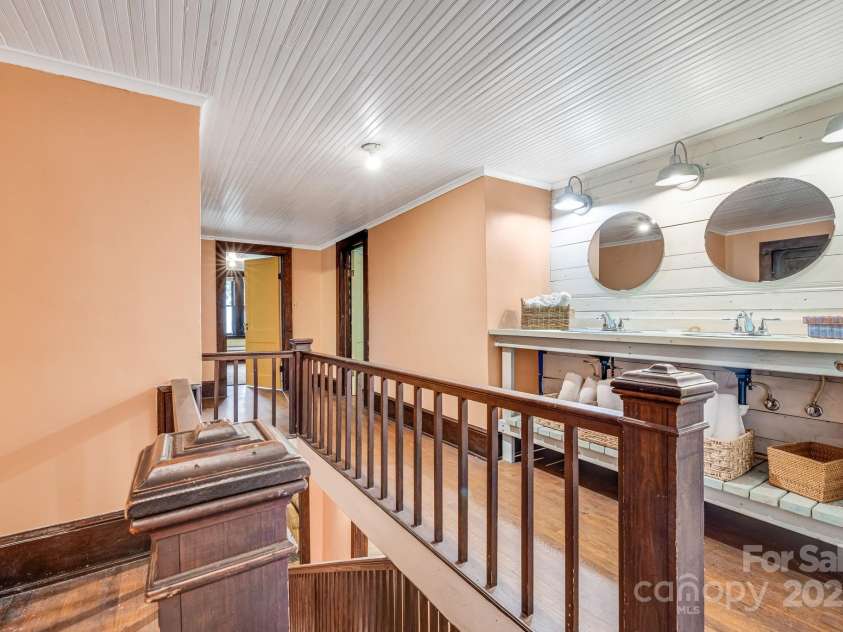 257 Henderson Drive, Hot Springs, NC 28743.  MLS# CAR4281408, YatesRealty ID 33075. 