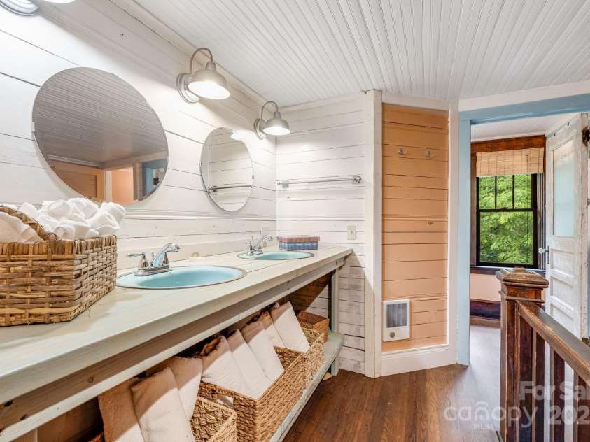 257 Henderson Drive, Hot Springs, NC 28743.  MLS# CAR4281408, YatesRealty ID 33075. 