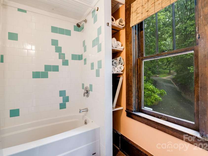 257 Henderson Drive, Hot Springs, NC 28743.  MLS# CAR4281408, YatesRealty ID 33075. 