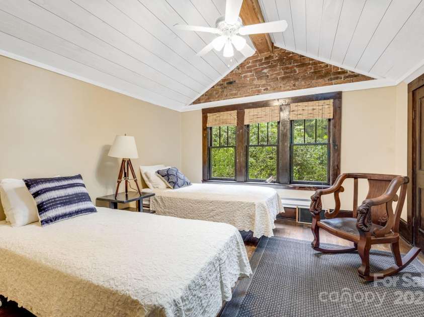 257 Henderson Drive, Hot Springs, NC 28743.  MLS# CAR4281408, YatesRealty ID 33075. 