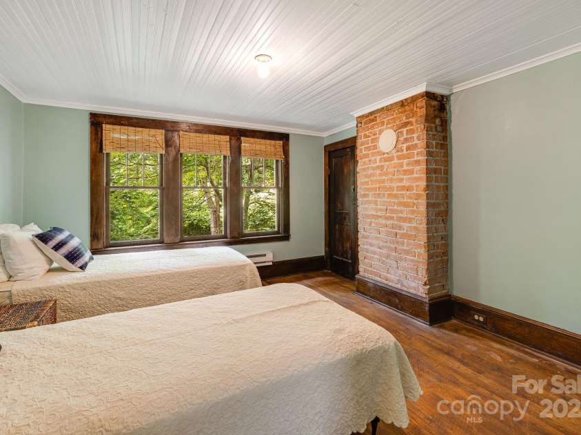 257 Henderson Drive, Hot Springs, NC 28743.  MLS# CAR4281408, YatesRealty ID 33075. 