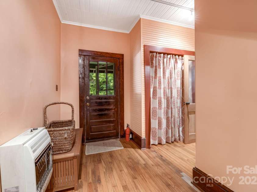 257 Henderson Drive, Hot Springs, NC 28743.  MLS# CAR4281408, YatesRealty ID 33075. 