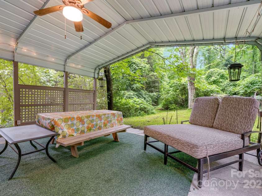 257 Henderson Drive, Hot Springs, NC 28743.  MLS# CAR4281408, YatesRealty ID 33075. 