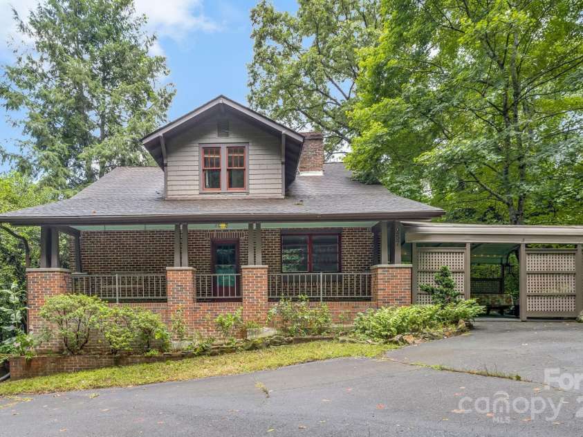 257 Henderson Drive, Hot Springs, NC 28743.  MLS# CAR4281408, YatesRealty ID 33075. 