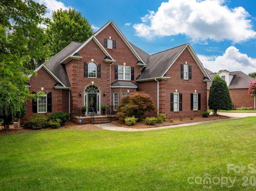 5523 Weavers Row, Gastonia, NC 28056.  MLS# CAR4395582, YatesRealty ID 33076. 