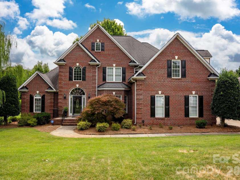 5523 Weavers Row, Gastonia, NC 28056.  MLS# CAR4395582, YatesRealty ID 33076. 
