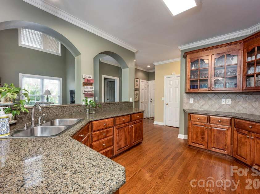 5523 Weavers Row, Gastonia, NC 28056.  MLS# CAR4395582, YatesRealty ID 33076. 