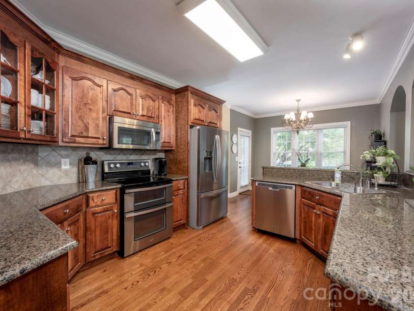 5523 Weavers Row, Gastonia, NC 28056.  MLS# CAR4395582, YatesRealty ID 33076. 