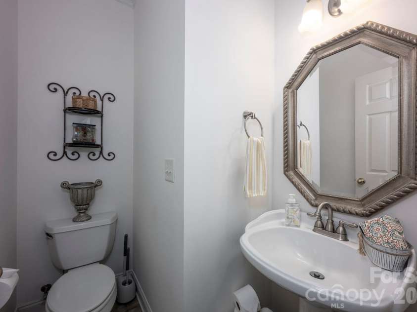 5523 Weavers Row, Gastonia, NC 28056.  MLS# CAR4395582, YatesRealty ID 33076. 