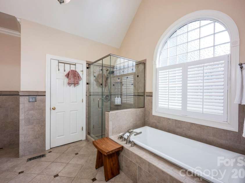 5523 Weavers Row, Gastonia, NC 28056.  MLS# CAR4395582, YatesRealty ID 33076. 