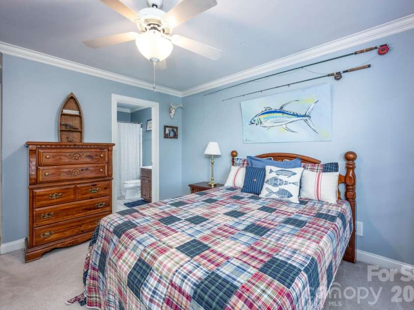 5523 Weavers Row, Gastonia, NC 28056.  MLS# CAR4395582, YatesRealty ID 33076. 
