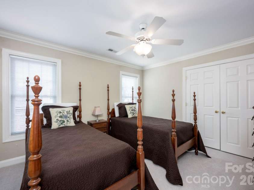 5523 Weavers Row, Gastonia, NC 28056.  MLS# CAR4395582, YatesRealty ID 33076. 
