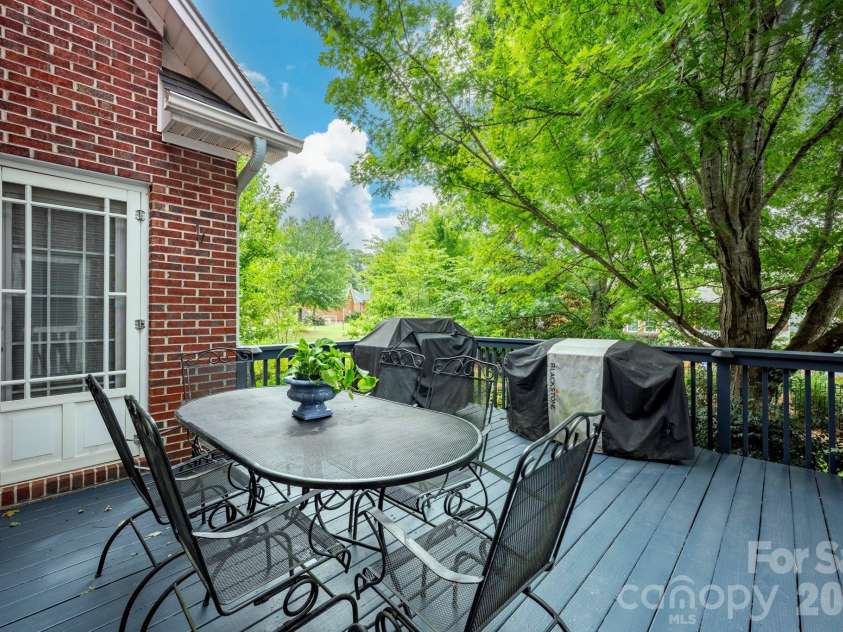 5523 Weavers Row, Gastonia, NC 28056.  MLS# CAR4395582, YatesRealty ID 33076. 
