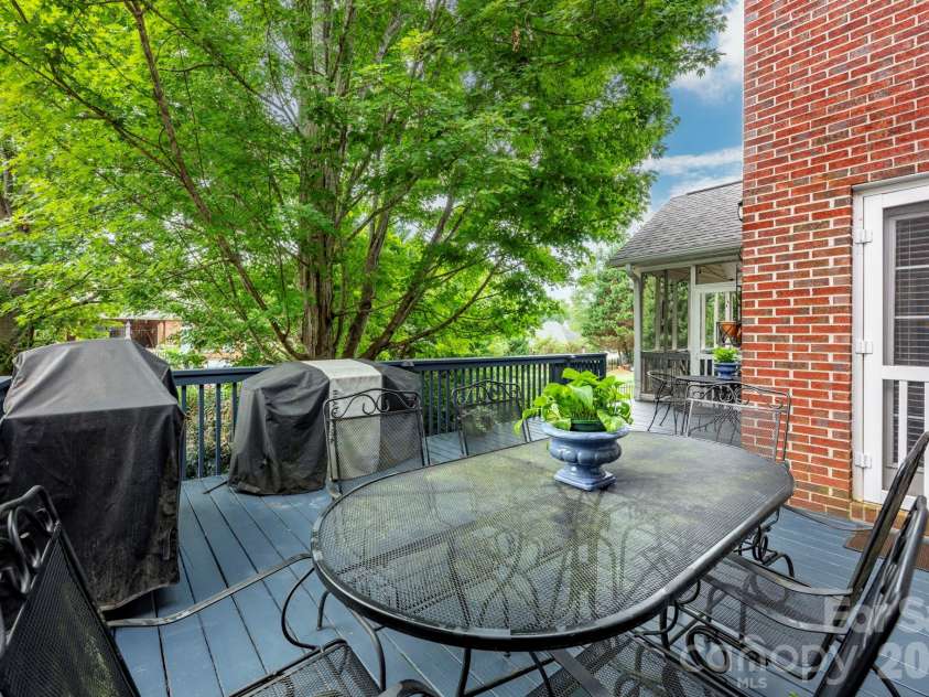 5523 Weavers Row, Gastonia, NC 28056.  MLS# CAR4395582, YatesRealty ID 33076. 