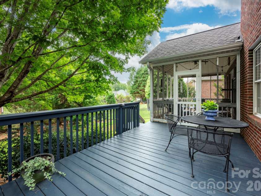 5523 Weavers Row, Gastonia, NC 28056.  MLS# CAR4395582, YatesRealty ID 33076. 