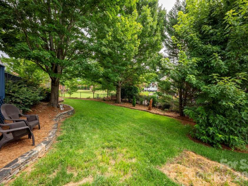 5523 Weavers Row, Gastonia, NC 28056.  MLS# CAR4395582, YatesRealty ID 33076. 
