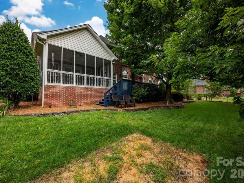 5523 Weavers Row, Gastonia, NC 28056.  MLS# CAR4395582, YatesRealty ID 33076. 
