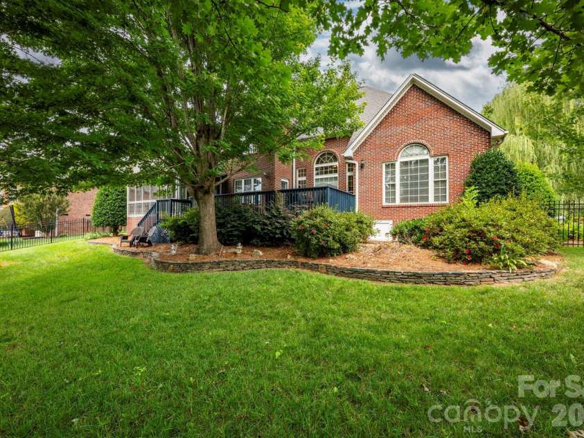 5523 Weavers Row, Gastonia, NC 28056.  MLS# CAR4395582, YatesRealty ID 33076. 