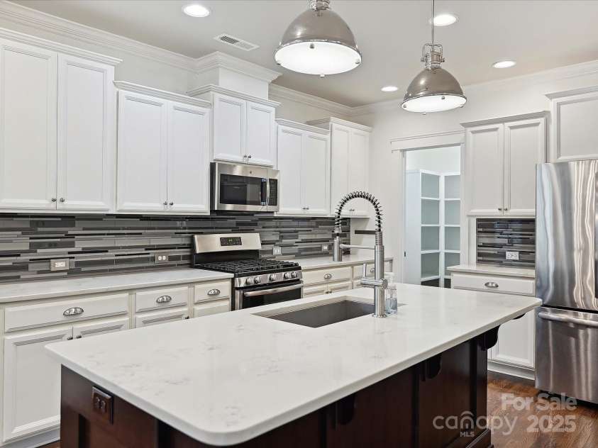 817 Digby Road, Rock Hill, SC 29730.  MLS# CAR4220717, YatesRealty ID 33076. 