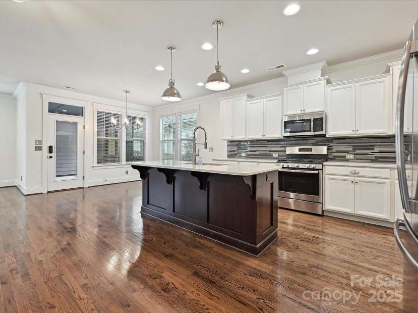 817 Digby Road, Rock Hill, SC 29730.  MLS# CAR4220717, YatesRealty ID 33076. Beautiful entertaining open floor planSpacious Kitchen with gas stove
