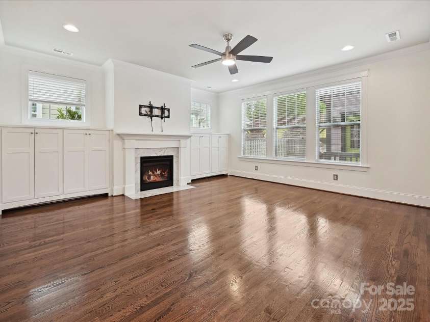 817 Digby Road, Rock Hill, SC 29730.  MLS# CAR4220717, YatesRealty ID 33076. Check out the gorgeous built ins