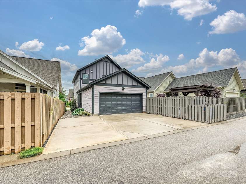 817 Digby Road, Rock Hill, SC 29730.  MLS# CAR4220717, YatesRealty ID 33076. Parking pad for 3 cars!