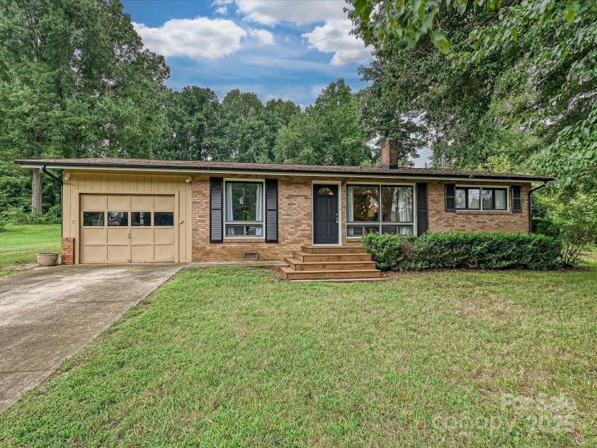 2283 Hillside Drive, Newton, NC 28658.  MLS# CAR4289056, YatesRealty ID 33077. Front Yard