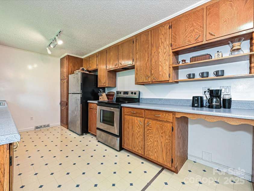 2283 Hillside Drive, Newton, NC 28658.  MLS# CAR4289056, YatesRealty ID 33077. Kitchen