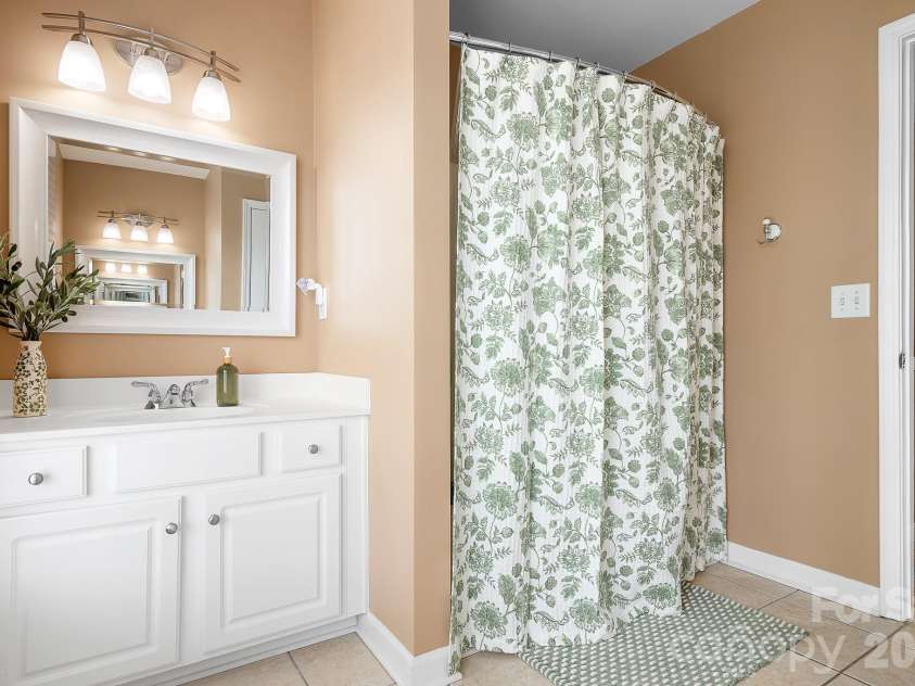 403 Lafinca Court, Fort Mill, SC 29708.  MLS# CAR4393703, YatesRealty ID 33077. Hall bath has dual vanities