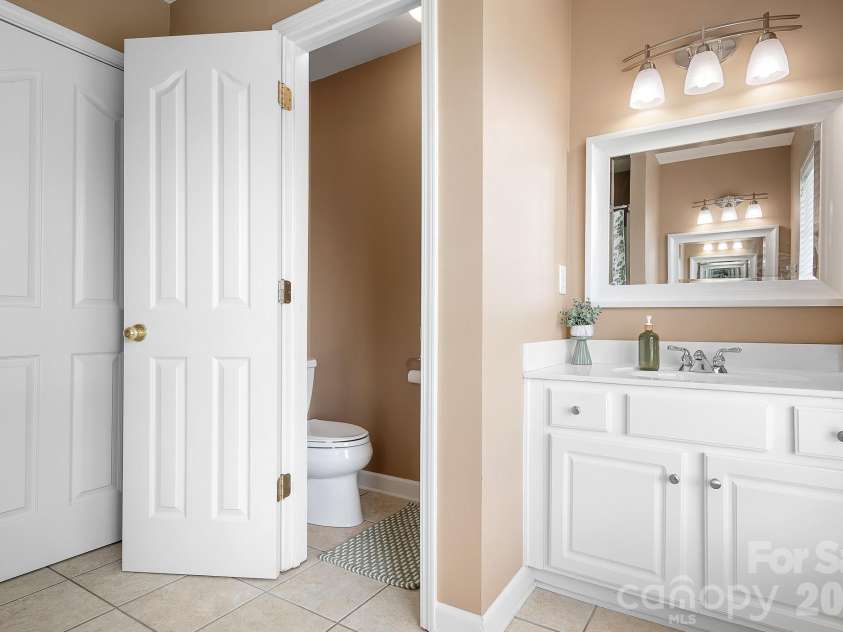 403 Lafinca Court, Fort Mill, SC 29708.  MLS# CAR4393703, YatesRealty ID 33077. Hall bath has separate water closet