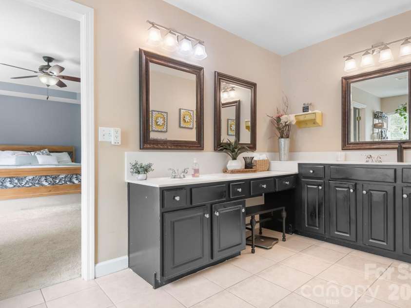 403 Lafinca Court, Fort Mill, SC 29708.  MLS# CAR4393703, YatesRealty ID 33077. Primary bath has dual vanities His/her heights