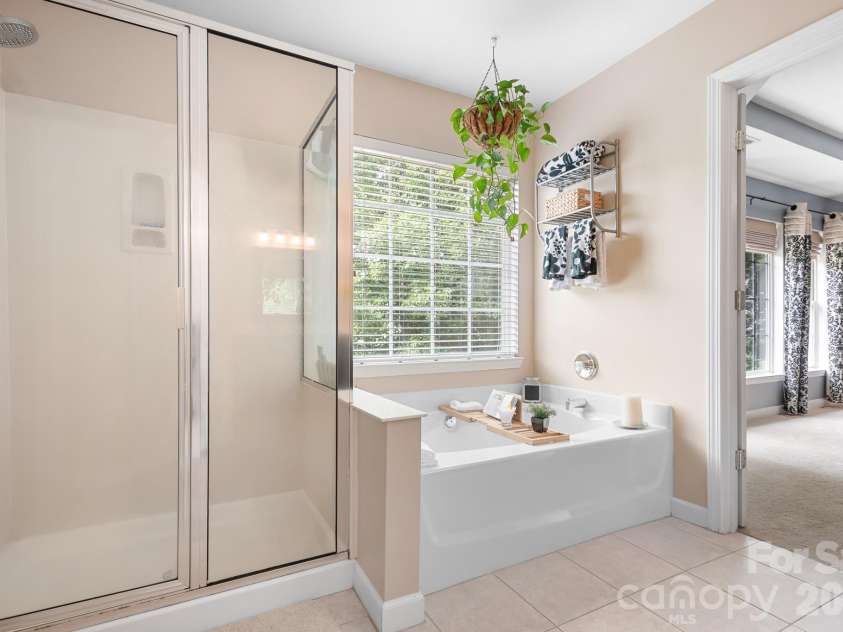 403 Lafinca Court, Fort Mill, SC 29708.  MLS# CAR4393703, YatesRealty ID 33077. Primary bath has separate shower and soaking tub