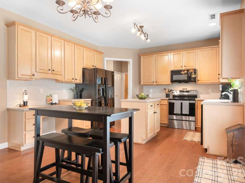 403 Lafinca Court, Fort Mill, SC 29708.  MLS# CAR4393703, YatesRealty ID 33077. So many cabinets and a separate pantry too!